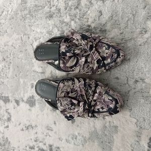 Purple floral Andeaway flat slip on shoes with side bow size 9